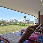 Peaceful With Views And Garden דירה