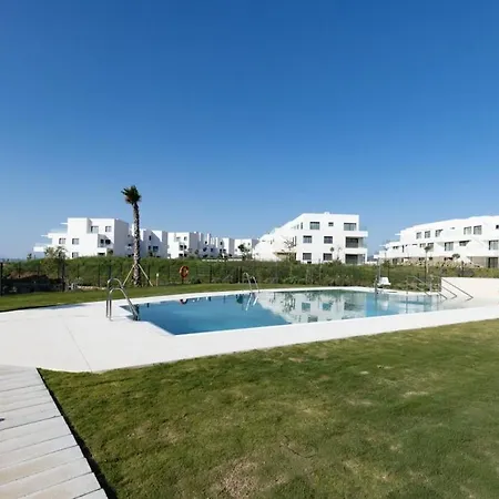 Peaceful With Views And Garden דירה