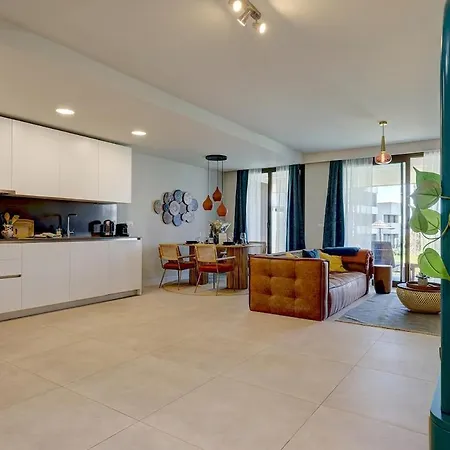 Peaceful With Views And Garden Appartement Estepona